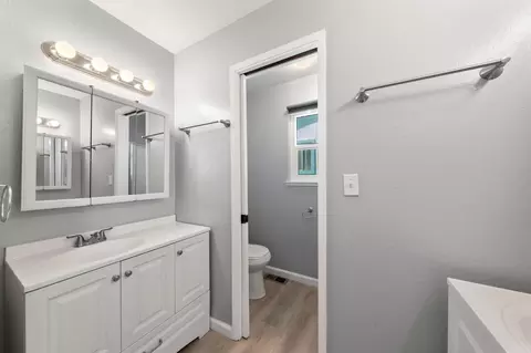 Bath - 1880 Premier Pl, Concord, CA 94520 photo 4 of 4
