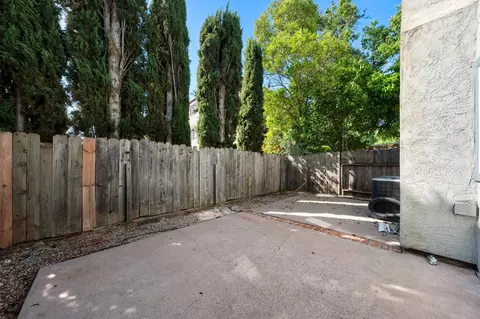Exterior - 1880 Premier Pl, Concord, CA 94520 photo 5 of 5