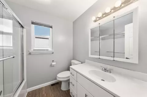 Bath - 1880 Premier Pl, Concord, CA 94520 photo 2 of 4
