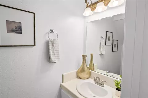 Bath - 3350 M St #45, Merced, CA 95348 photo 1 of 4