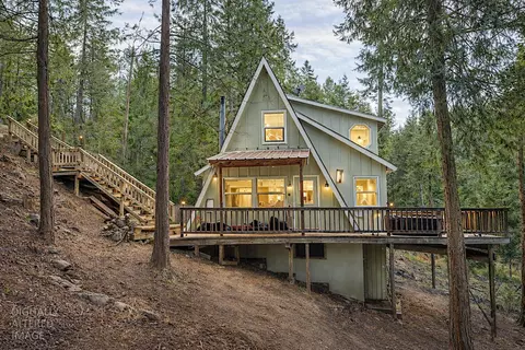 29705 Mariposa Dr, Cold Springs, CA 95335