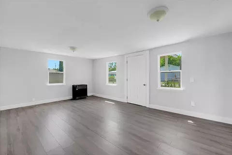 Living - 1613 9th Ave, Olivehurst, CA 95961 photo 2 of 4