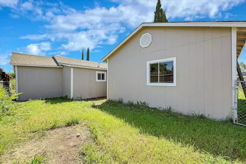 Exterior - 1613 9th Ave, Olivehurst, CA 95961 photo 8 of 13
