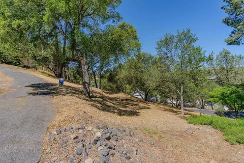 215 Oakhurst Ct, Copperopolis, CA 95228 photo 5