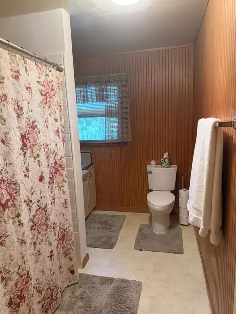 Bath - 7555 E Whitmore Ave, Hughson, CA 95326 photo 1 of 1