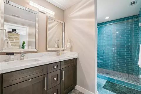 Bath - 5250 Sonora Way, Carmichael, CA 95608 photo 3 of 3