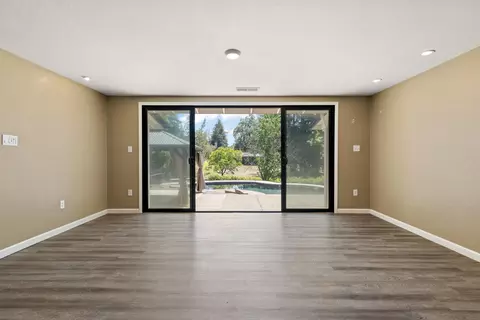 Living - 6512 Landis Ave, Carmichael, CA 95608 photo 3 of 6