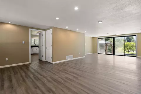 Living - 6512 Landis Ave, Carmichael, CA 95608 photo 2 of 6