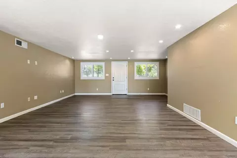 Living - 6512 Landis Ave, Carmichael, CA 95608 photo 5 of 6