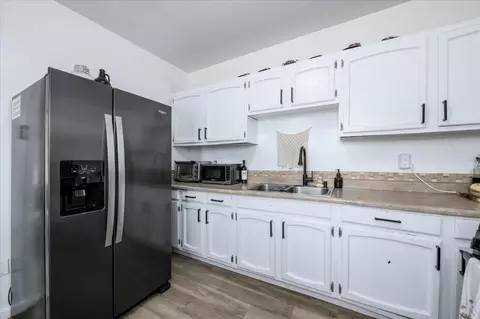 Kitchen - 516 East St, Winters, CA 95694 photo 2 of 2