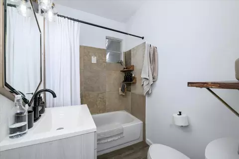 Bath - 516 East St, Winters, CA 95694 photo 1 of 2