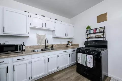 Kitchen - 516 East St, Winters, CA 95694 photo 1 of 2