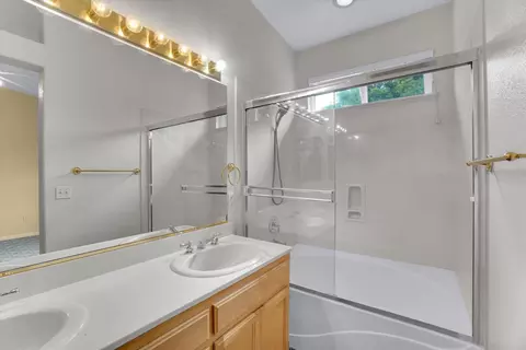 Bath - 88 Westbrook Dr, Lodi, CA 95242 photo 1 of 1