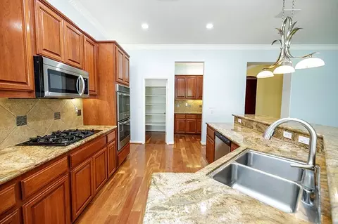 Kitchen - 2001 Dayton Ave, Modesto, CA 95356 photo 14 of 14