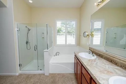 Bath - 2001 Dayton Ave, Modesto, CA 95356 photo 2 of 6