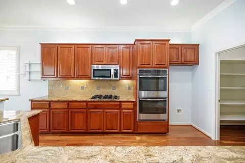 Kitchen - 2001 Dayton Ave, Modesto, CA 95356 photo 11 of 14