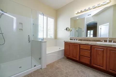 Bath - 2001 Dayton Ave, Modesto, CA 95356 photo 1 of 6