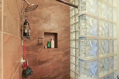 Bath - 515 Myrtle Ave, Modesto, CA 95350 photo 4 of 7