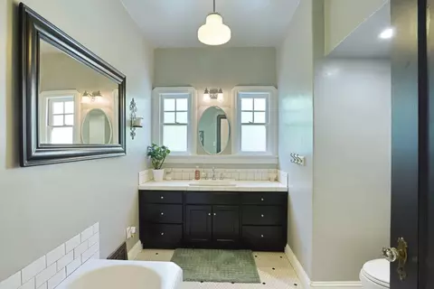 Bath - 515 Myrtle Ave, Modesto, CA 95350 photo 6 of 7