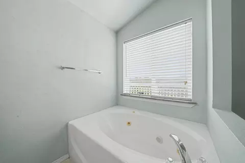 Bath - 3155 Hawver Rd, San Andreas, CA 95249 photo 1 of 5