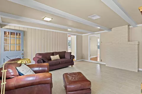 Living - 1027 Yale Ave, Modesto, CA 95350 photo 5 of 7