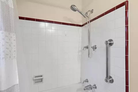 Bath - 1027 Yale Ave, Modesto, CA 95350 photo 3 of 3