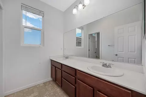 Bath - 21109 Varietal Ct, Patterson, CA 95363 photo 5 of 6