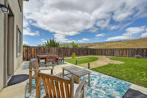Exterior - 21109 Varietal Ct, Patterson, CA 95363 photo 4 of 9