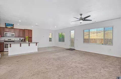 Living - 21109 Varietal Ct, Patterson, CA 95363 photo 4 of 4