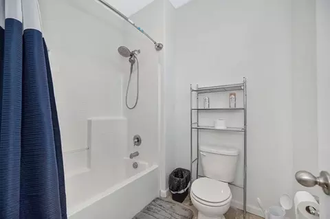 Bath - 21109 Varietal Ct, Patterson, CA 95363 photo 6 of 6