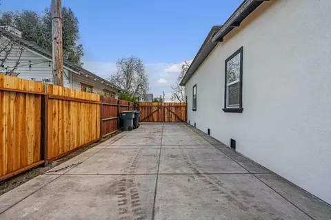 Exterior - 2921 5th St, Ceres, CA 95307 photo 2 of 5