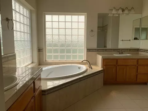 Bath - 16160 Moore Rd, Lodi, CA 95242 photo 2 of 7