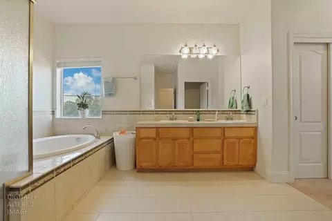 Bath - 16160 Moore Rd, Lodi, CA 95242 photo 5 of 7