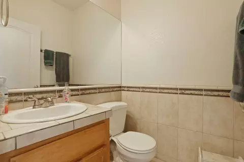 Bath - 16160 Moore Rd, Lodi, CA 95242 photo 4 of 7