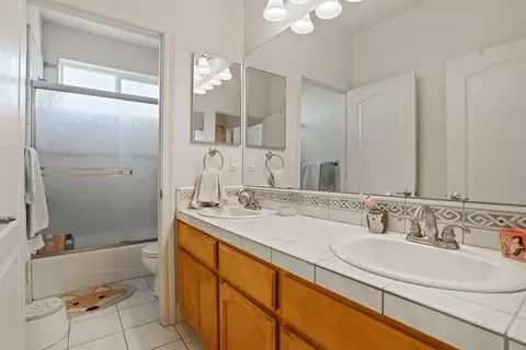Bath - 16160 Moore Rd, Lodi, CA 95242 photo 6 of 7