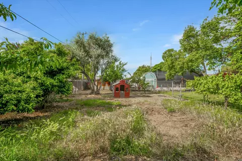 Exterior - 531 Locust Ave, Manteca, CA 95337 photo 12 of 15