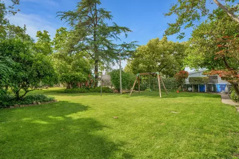 Exterior - 531 Locust Ave, Manteca, CA 95337 photo 5 of 15