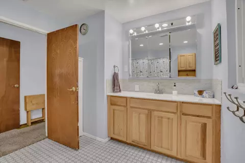 Bath - 531 Locust Ave, Manteca, CA 95337 photo 2 of 3