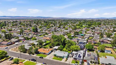 View/Area - 531 Locust Ave, Manteca, CA 95337 photo 6 of 13