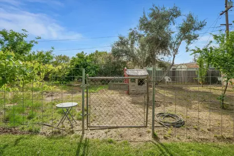 Exterior - 531 Locust Ave, Manteca, CA 95337 photo 11 of 15