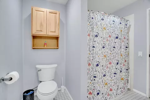 Bath - 531 Locust Ave, Manteca, CA 95337 photo 3 of 3