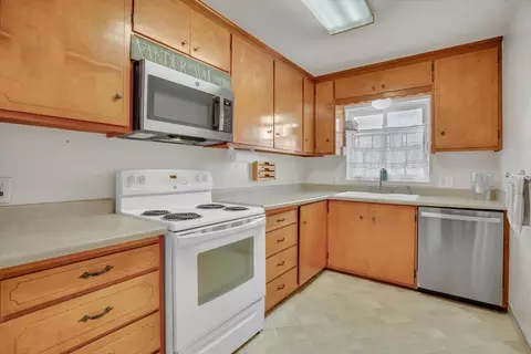 Kitchen - 531 Locust Ave, Manteca, CA 95337 photo 1 of 1