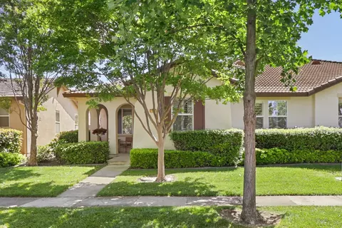 2280 Rose Arbor Dr, Sacramento, CA 95835