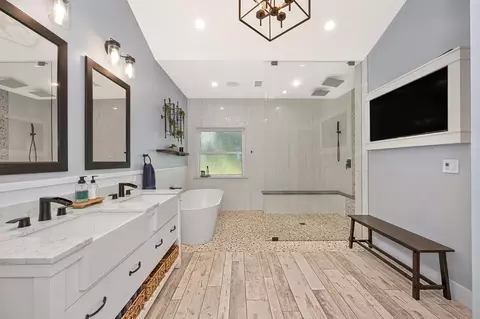 Bath - 8650 E Highway 12, Lodi, CA 95240 photo 4 of 6
