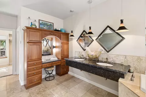 Bath - 3797 Mountainview Dr, Loomis, CA 95650 photo 3 of 7