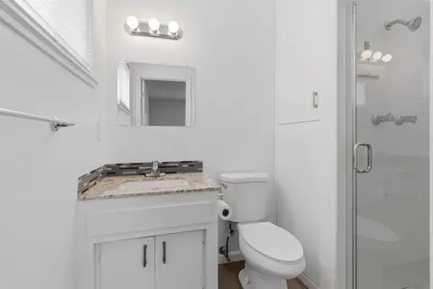 Bath - 5501 Kermit Ln, Stockton, CA 95207 photo 2 of 2