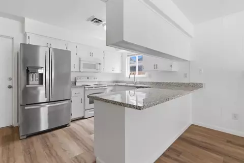 Kitchen - 5501 Kermit Ln, Stockton, CA 95207 photo 2 of 4