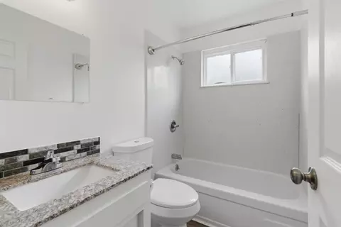 Bath - 5501 Kermit Ln, Stockton, CA 95207 photo 1 of 2