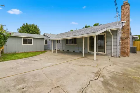 Exterior - 5501 Kermit Ln, Stockton, CA 95207 photo 5 of 7