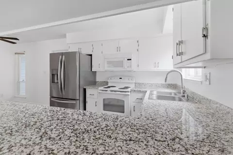 Kitchen - 5501 Kermit Ln, Stockton, CA 95207 photo 4 of 4